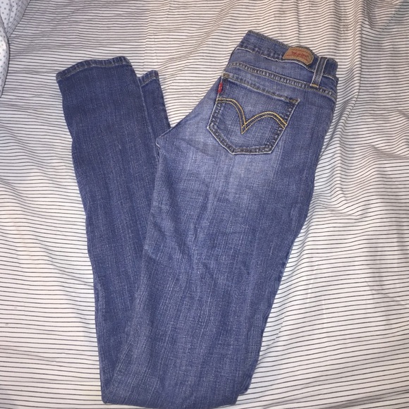 Low rise Levi Skinnys