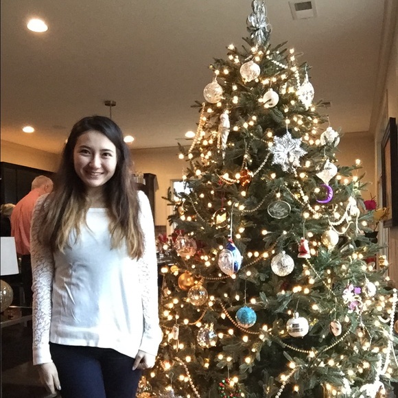 💕Meet Your Fellow Posher 🎈 - Picture 3 of 3