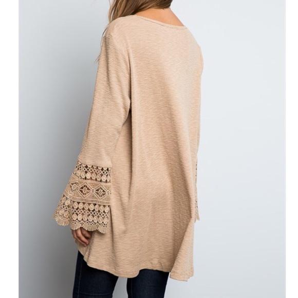 1 DAY SALE Bell Lace Sleeve Tunic Top - Picture 3 of 4