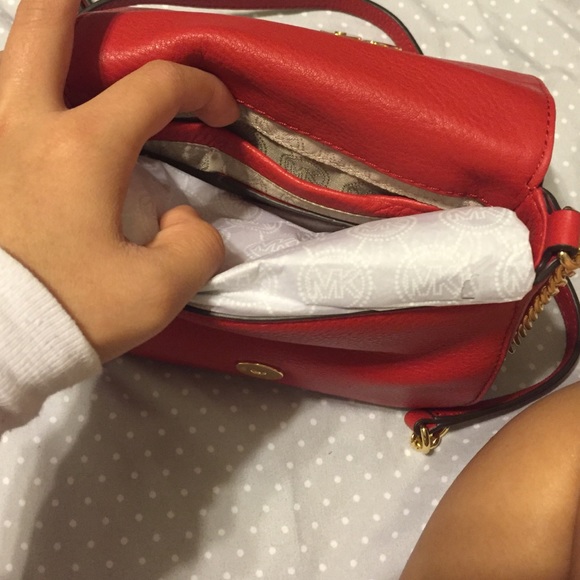 SOLD! ❌❌❌🚫🚫🚫❌🚫❌ Michael Kors crossbody! - Picture 2 of 4