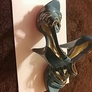 High heels beuatiful , negotiable