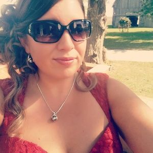 Meet your Posher, Amie