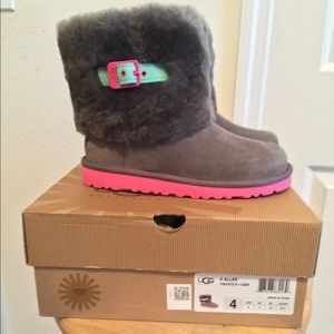 New! UGG Australia Elle- Kids size 4 (Women's 6)