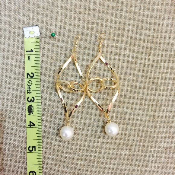 Fashion Earrings - Picture 1 of 2