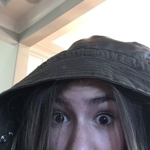 Meet your Posher, Claire