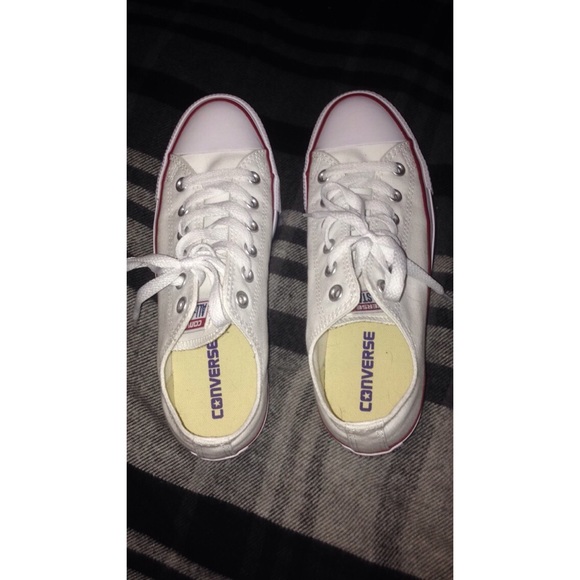 White all star converse. Size 8.