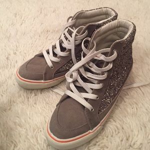 AOF Cool high top 99% new!!