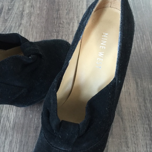 Supple suede Nine West Heels / Booties! Size 6 - Picture 3 of 4