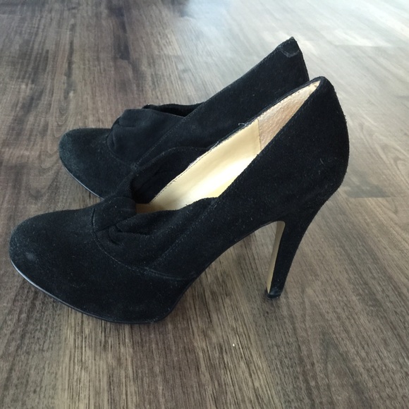Supple suede Nine West Heels / Booties! Size 6 - Picture 4 of 4