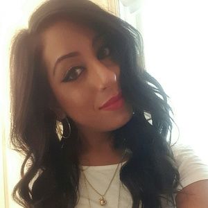 Meet your Posher, Valoria