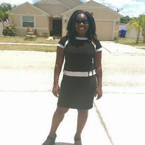 Meet your Posher, Debria