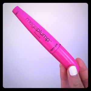 Mega plump wet n wild mascara
