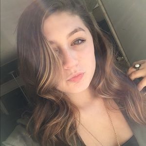 Meet your Posher, Danielle