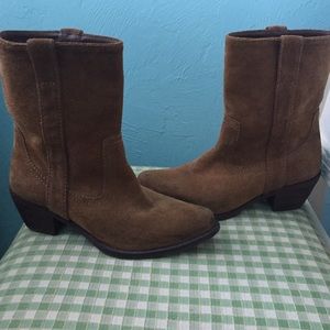 STEVE MADDEN leather suede short cowgirl boots!