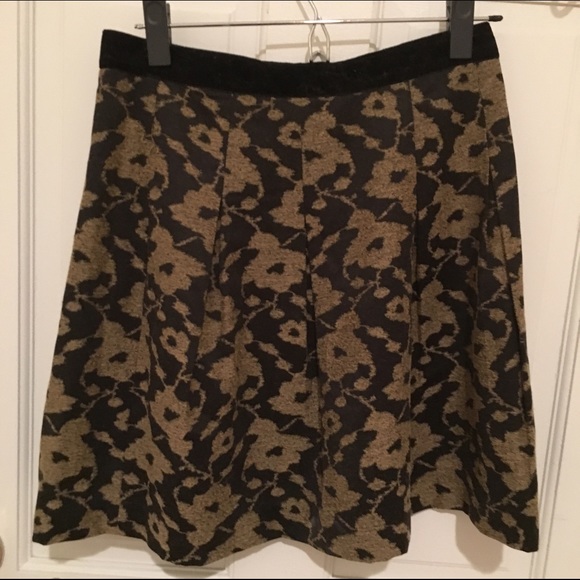 LOFT Skirts - Price Drop‼️ Gold and Black Winter Floral Skirt LOFT Skirts - Price Drop‼️ Gold and Black Winter Floral Skirt