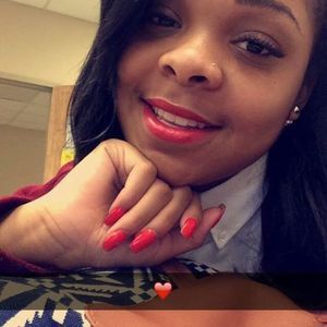 Meet your Posher, Malika