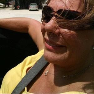 Meet your Posher, Mona