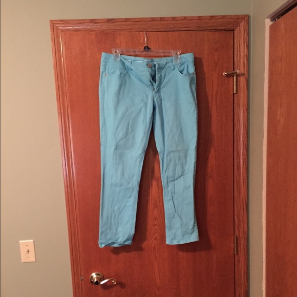 Turquoise stretchy jean capri