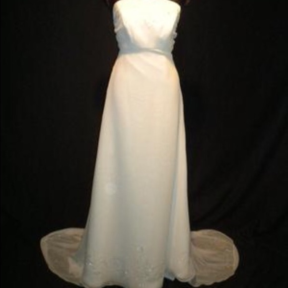Casablanca Wedding Dress - Picture 3 of 4