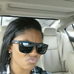 Meet your Posher, Toya