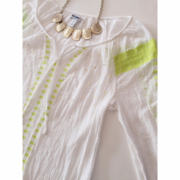 Old Navy Tops - ❗️ $5 SALE ❗️ Old Navy Blouse✨
