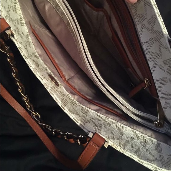 Michael Kors Harper Signature Large Vanilla Tote - Picture 2 of 4