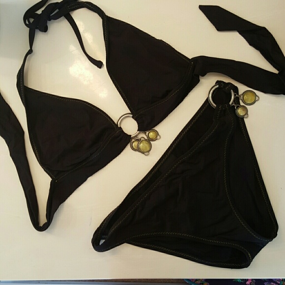 Black bikini