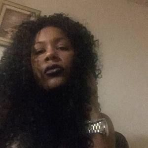 Meet your Posher, Shana