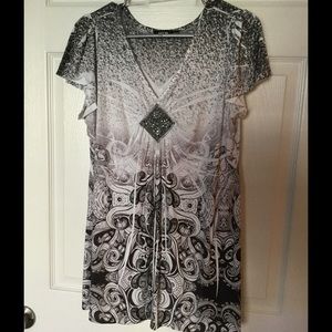 Black and white pull over blouse