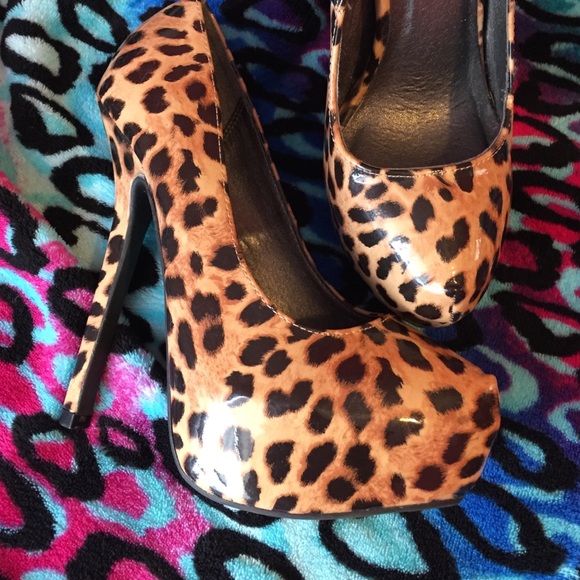 Charlotte Russe Heals - Picture 2 of 2