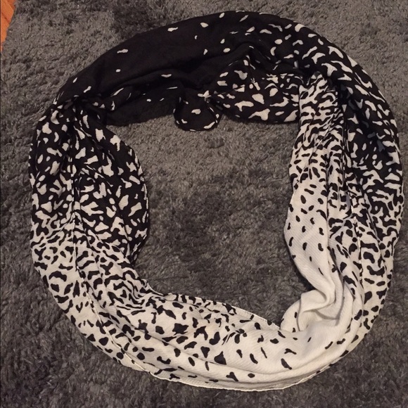 Calvin Klein Accessories - CK circle scarf