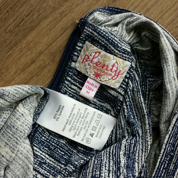 *SOLD* PRICE FIRM* TRACY REESE WRAP DRESS* - Picture 4 of 4