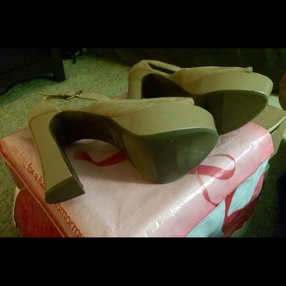 Camel👍🏽 suede Express shoes NEW - Picture 2 of 5