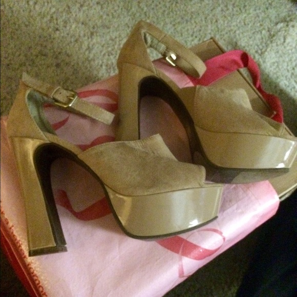 Camel👍🏽 suede Express shoes NEW - Picture 4 of 5