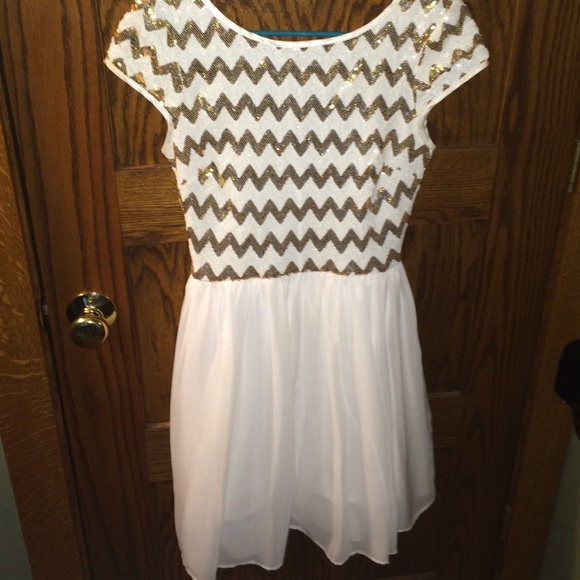 Gold white sparkle-y zig zag formal dress