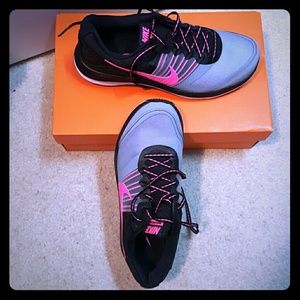 Women's Nike Dual Fusion X tennis shoes