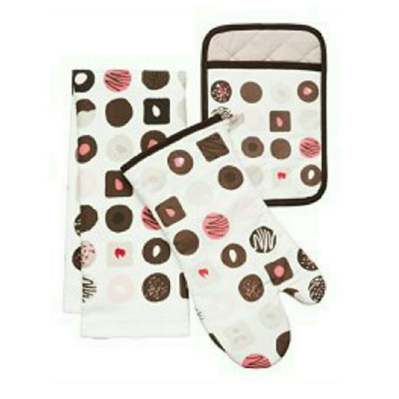 kate spade Other - Kate Spade Donuts & Chocolates Oven mitt Set