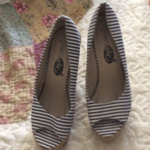 Rue 21 wedge