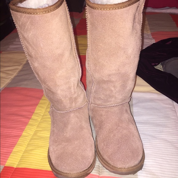 Tan Emu Boots