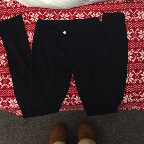 Size 4 lulu straight leggings (never altered)