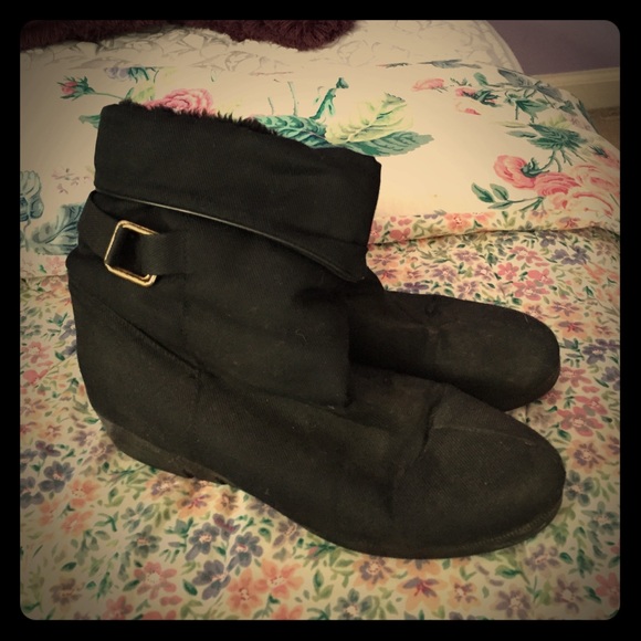 Black boots - Picture 2 of 3