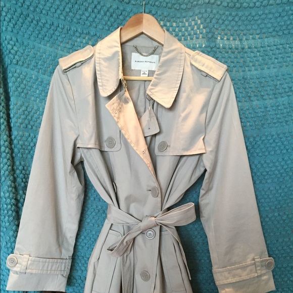 Like new cute & chic Banana Republic trench coat!