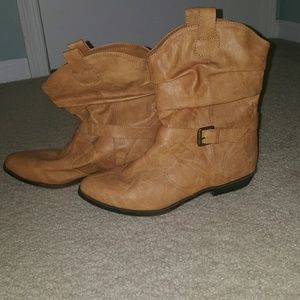 Super cute boots new without tags.  Old navy sz 9