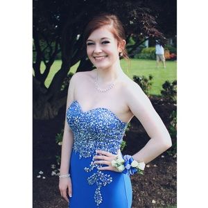 gorgeous strapless royal blue prom dress