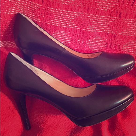 Black leather Chelsea pumps