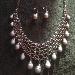 Fashion necklace with earrings