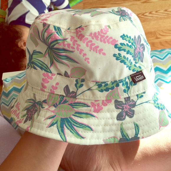 Vans reversible bucket hat 💙