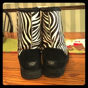 UGG AUSTRALIA AUTHENTIC BOOTS