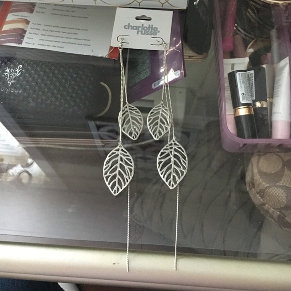 Dangle leaf earrings