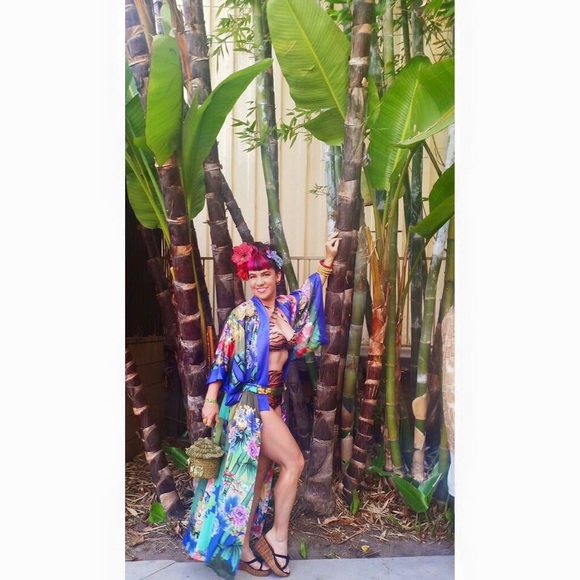 Meet your Posher! - Picture 2 of 4